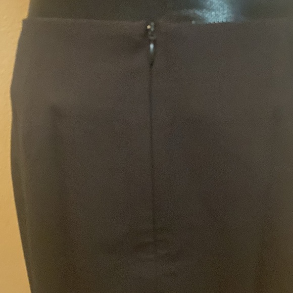 Lands End Outfitters new basic black skirt. Size 6 - Picture 3 of 6